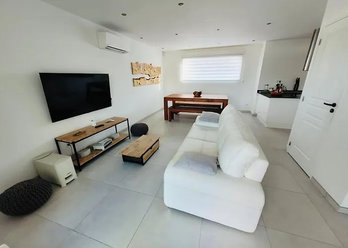 Santa Giulia Nyaraló *